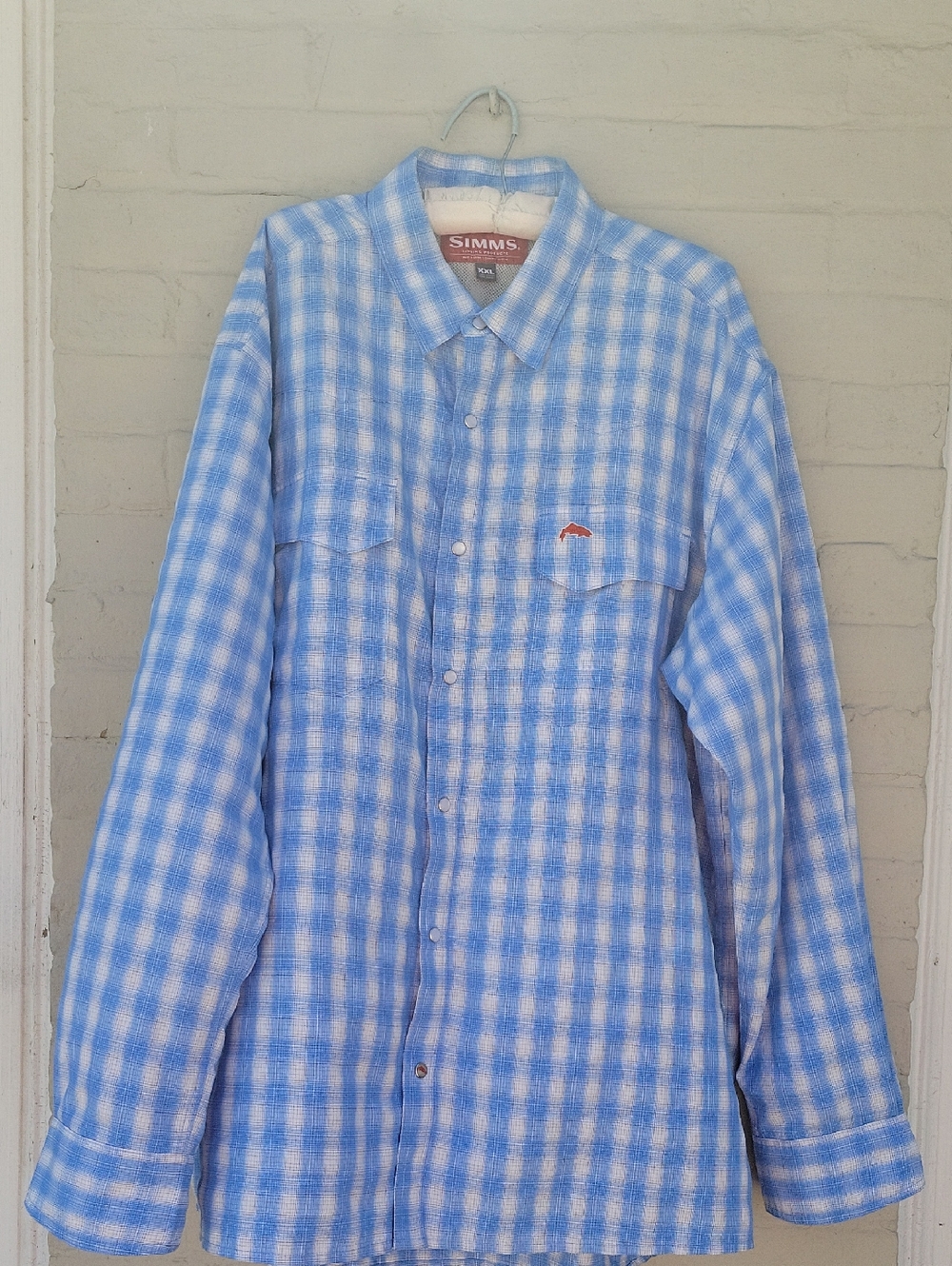 Simms Fishing Products Mens XXL Blue White Plaid Shirt.